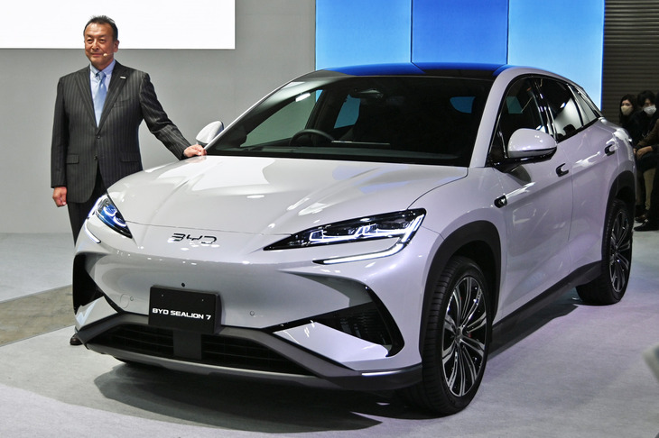 「シーライオン7」と東福寺氏。