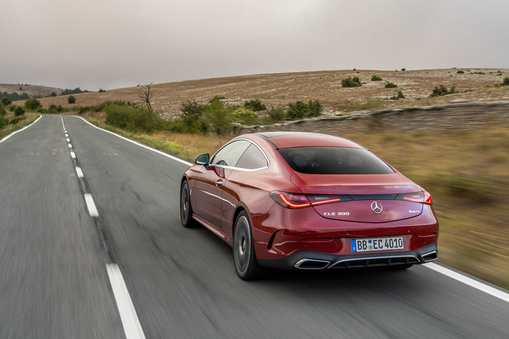 「CLE300 4MATIC」のパワーユニットは最高出力258PSの2リッター4気筒ガソリンターボエンジン。これも含めて全モデルがマイルドハイブリッド化されている。