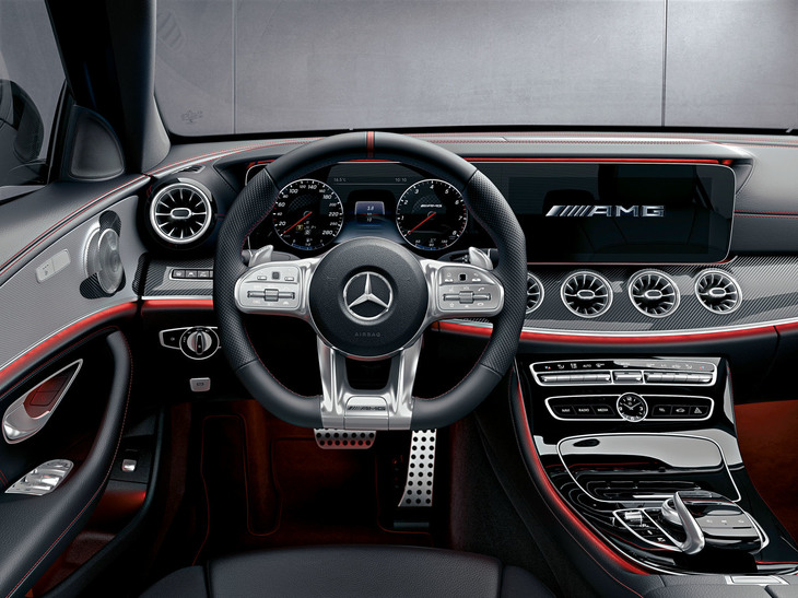 「メルセデスAMG E53 4MATIC＋クーペ」のインテリア。