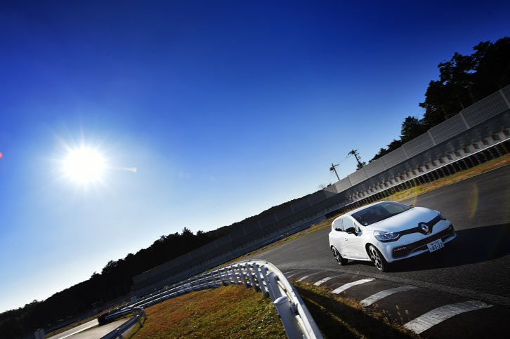 今回試乗およびタイムアタックを行った袖ヶ浦フォレストレースウェイは、千葉県袖ヶ浦市にあるサーキット。全長は2436mで、コース内には10のコーナーがある。