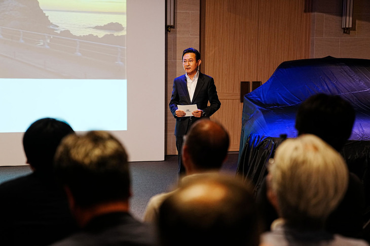 ヒョンデ モビリティ ジャパンの代表取締役社長チョ・ウォンサン氏が行ったプレゼンテーションの様子。