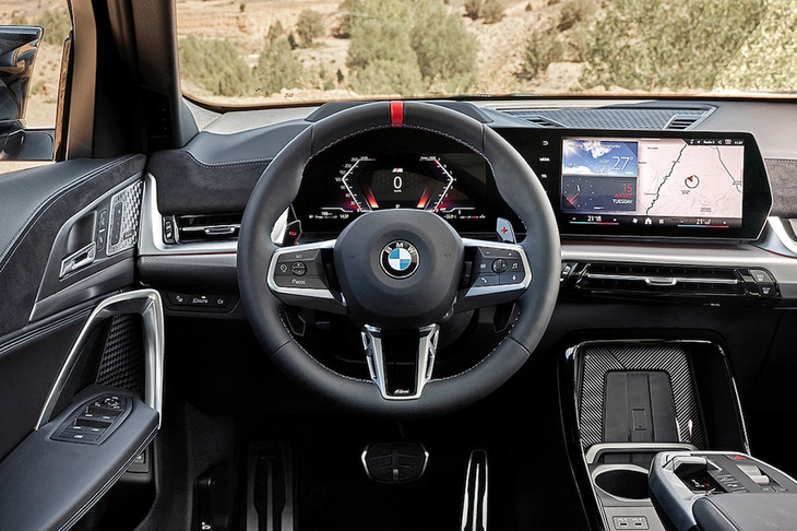 インストゥルメントパネルは、10.25インチのメーターパネルと10.7インチのタッチ式センターディスプレイというおなじみの組み合わせ。