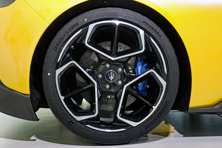 マセラティMC20（タイヤ＆ホイール＜リア＞）