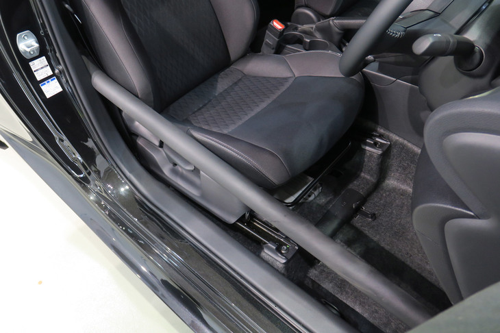 「トヨタGRヤリスRZ“ハイパフォーマンス”」の用品装着車（ロールバー）