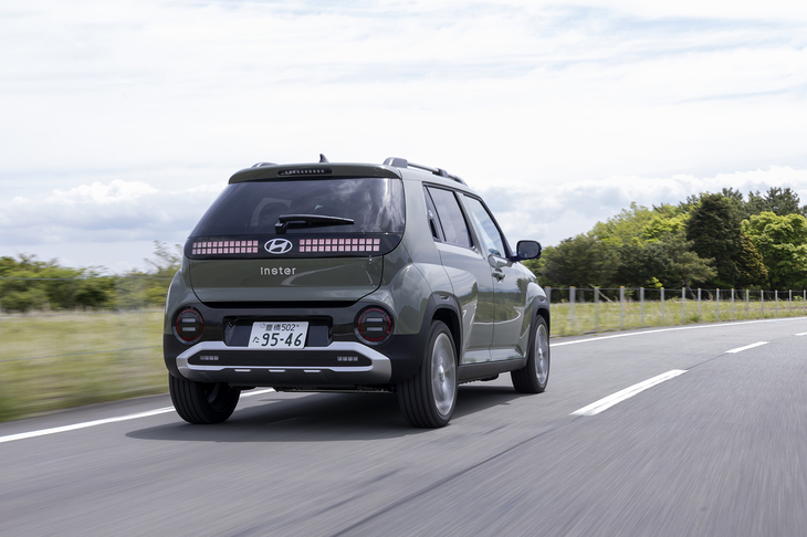 駆動用バッテリーの容量は49kWhで、WLTCモード計測による一充電走行距離は458km。400km余りを走行した今回のテストでは6.8km/kWhの電力消費率を記録しており、少なくとも300km以上は心に余裕をもったドライブができるだろう。