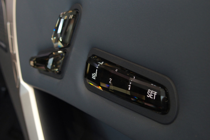 BMW iX（電動シートスイッチ）