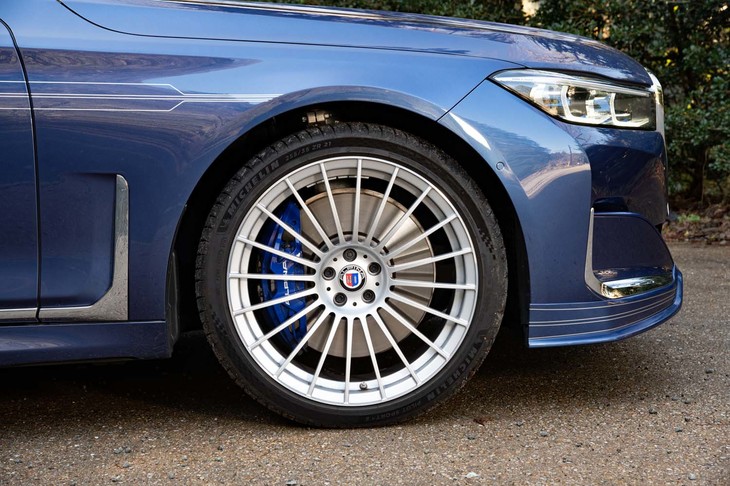 21インチのタイヤ＆ホイールはオプション（標準は20インチ）。テスト車はミシュランの「パイロットスポーツ4 S」を履いていた。