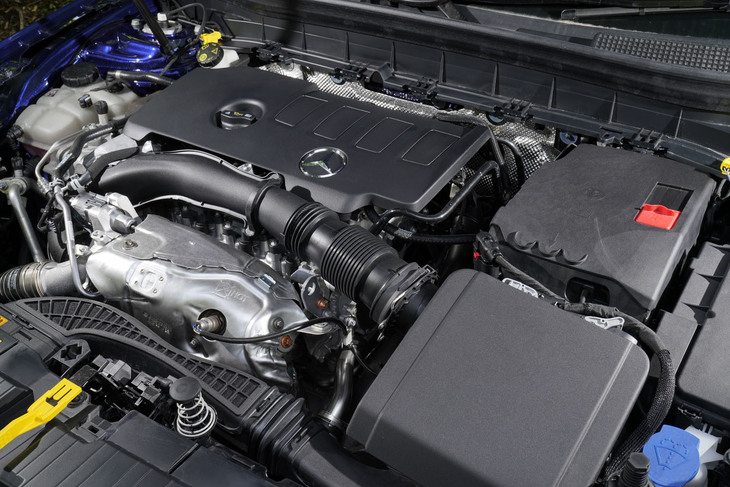 メルセデス・ベンツGLB250 4MATICスポーツ（エンジン）