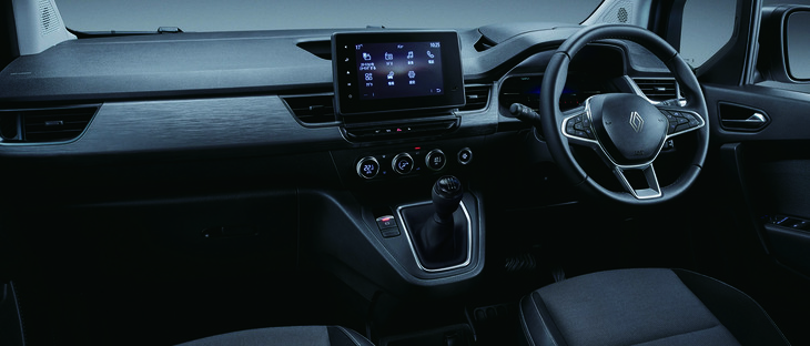 50台限定で販売される6段MT車のインストゥルメントパネル。