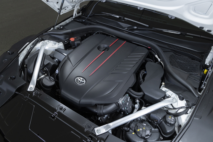 今回の試乗車は3リッター直6ターボエンジン搭載の「RZ」グレード。デビュー当初の最高出力は340PSだったが、1年後の2020年に387PSに引き上げられている（限定車“A90ファイナルエディション”では441PSにまで到達）。