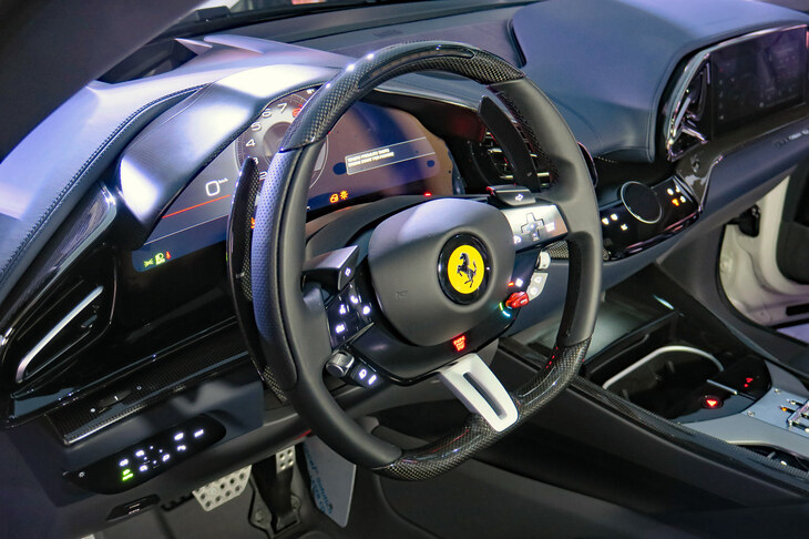 フェラーリ・プロサングエ（ステアリングホイール）