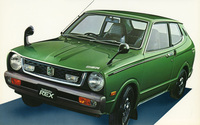 1972年に登場した初代「スバル・レックス」。水冷2ストローク2気筒356ccエンジンをボディー後端に積んだリアエンジンの軽だった。