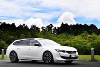 プジョー508SW GTハイブリッド