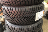 新兵器として導入したオールシーズンタイヤ「ミシュラン・クロスクライメート2」。100km/h以下なら問題ないが、新東名で120km/h出すとフラフラするので、アライメント調整をしてみることにした。