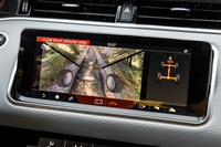 「クリアサイトグラウンドビュー」を起動したところ。ステアリングを操作すると、画面内のタイヤが連動して動く。