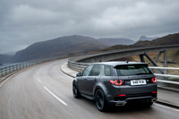 インジニウムエンジンを搭載した「ディスカバリー スポーツ」の2018年モデル受注開始の画像