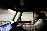 新型「N-BOXカスタム ターボ」で首都高を走る。アクセルとブレーキが節度感満点で、とってもコントロールしやすい。すべての点で先代を上回っているといううわさは本当だった！