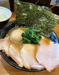横浜・末廣家のチャーシュー麺。ここのチャーシューは頭抜けて美味しい。（近藤）