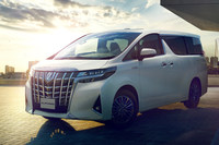 1997年に登場した「日産キャラバン／ホーミー エルグランド」が切り開いた高級ミニバン市場だが、今ではトヨタの「アルファード」（写真）と「ヴェルファイア」の独壇場となっている。