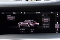 走行モードは5種類。ノーマル、スポーツ、スポーツプラスのほか、ウエットとインディビジュアル（ユーザー設定）が選べる。