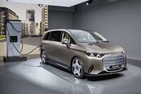 メルセデス・ベンツの新型電動ミニバン「VLE」世界初公開　次世代EVプラットフォームを採用