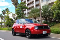 2020年10月30日に発売される「ホンダe」。9月上旬時点では本田技研工業に試乗車の用意がなかったため、今回はレンタカー／カーシェアサービス「Honda EveryGo」で借りたクルマに試乗した。