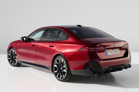 BMWが新型「5シリーズ セダン」を発表　モデル史上初のEV「i5」をラインナップの画像