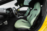 「12チリンドリ」の乗車定員は2人。内装には、リサイクルポリエステルを65％含むアルカンターラをはじめ、サステイナブルな素材が多く使われている。