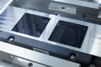 正極側の集電板（アルミニウム合金）の上にスラリーを塗布したら、乾燥の後、組織を緻密にするためにプレスする。