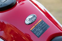 燃料タンクには、ファイナルエディション専用のエンブレムが装着される。