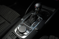 コントローラー上面にタッチセンサー式の入力パッドが新たに採用された。直接指で書いた文字を認識することができる。