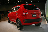 「イグニス」のリアビュー。