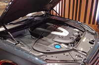 「メルセデス・マイバッハS600」の6リッターV12ツインターボエンジン。