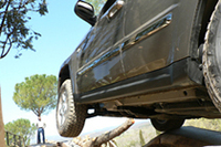 特設コースでのデモンストレーション。前輪が完全に浮いちゃってます。