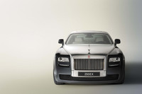 2009年9月に発表される「ゴースト」は、写真のコンセプトカー「200EX」の市販型となる“ベイビー・ロールス”だ。