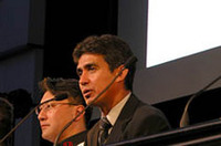 「目標は、まず開幕戦バーレーンGPのグリッドにマシンをつかせることですが」というスーパー・アグリの鈴木チーム代表。型落ちマシンをもとにした「SA05」で戦わなければならないシーズン序盤には苦戦が予想されるが、後半には持ち直したいと語る。佐藤琢磨、井出有治はテストのため記者会見不参加。