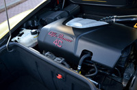 キャビン後方に搭載される1.7リッター直4直噴ターボエンジン。過熱したターボチャージャーをエンジン停止後も自動冷却するシステムが備わる。