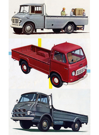 エルフに先行していたライバルたち。上からトヨタの「トヨペット・ダイナ」、「日産キャブオール」、そして「プリンス・クリッパー」。いずれも当時（1960年8月まで）の小型車規格（5および4ナンバー）いっぱいの1.5リッターのガソリンエンジンを搭載した2トン積である。これらライバルに比べると、エルフは設計が新しいだけに、よりフラットでガラス面積が広い近代的なデザインだったことがわかる。