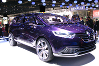 新しいフレンチミニバンを提案する「ルノー・イニシャル パリ」。