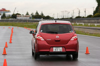 1.5リッターエンジンにCVTを組み合わせたグレードでは、10・15モード燃費＝20.0km/リッターを実現した（FFのみ）。