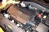 
	新開発の、2.3リッター「MZR」エンジン。
	 