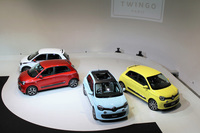 カラフルな新型「ルノー・トゥインゴ」。発売は2016年9月15日の予定。