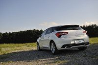 用意されるボディーカラーは全6色。テスト車の色は「ブラン ナクレ」と呼ばれるホワイトパールである。