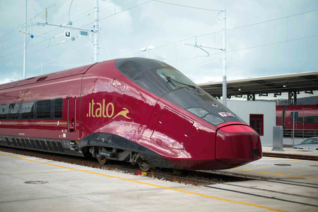 イタリアの新鉄道会社NTV社の特急「イタロ」。