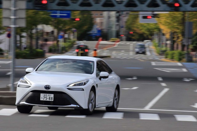 トヨタ・ミライZ“エグゼクティブパッケージ アドバンストドライブ
