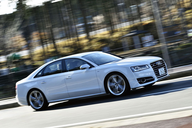 アウディS8（4WD/8AT）【試乗記】 後席ばかりじゃもったいない - webCG