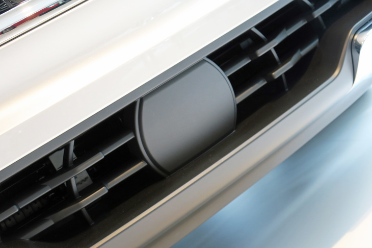 インフィニティQX60（先進運転支援システムのセンサー）