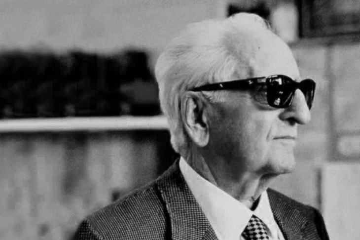 エンツォ・フェラーリ
	（1898年～1988年）
	
	アルファ・ロメオのテストドライバーとしてキャリアをスタートさせ、レーシングチームとして自らの名を冠したスクーデリア・フェラーリを設立。アルファ・ロメオのセミワークスとして活躍後、レーシングマシンの製造会社アウト・アヴィオ・コルトルツィオーニを経て、市販車も製造するフェラーリ社を立ち上げた。