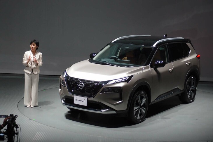 あいさつのラストは星野朝子 執行役員副社長。自分自身が試乗した感想として「新型『エクストレイル』は、あなたに運転の自信を持たせてくれる、そんなクルマに仕上がっています。実際に乗ってみて“技術の日産”とはこういうことか！ と感じてほしいです」などとコメントした。