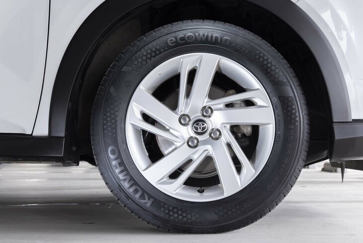 「エコウィングES31」はクムホが「ワンランク上の低燃費タイヤ」をうたうスタンダードタイヤだ。